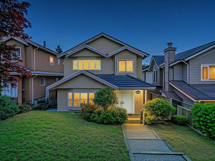 313 E 27 Street, North Vancouver, BC, V7N 1B9