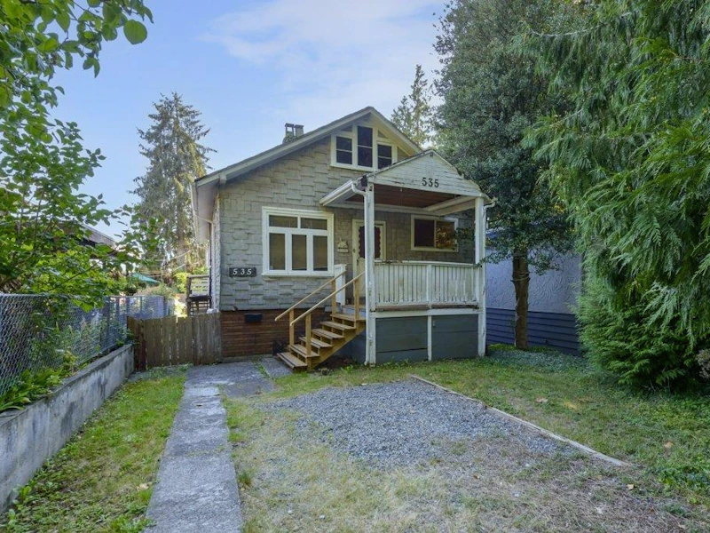 535 W 15th Street, North Vancouver BC V7M 1S8