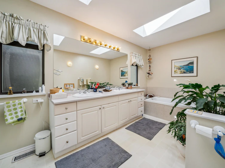 4706 Meadfeild Road, West Vancouver, BC, V7W 2W6 - 14