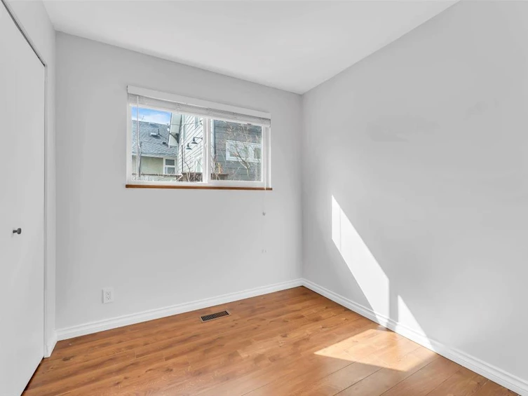2942 E Georgia Street, Vancouver, BC, V5K 2K6 - 16