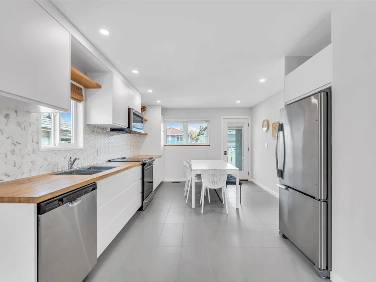 2942 E Georgia Street, Vancouver, BC, V5K 2K6 - 9