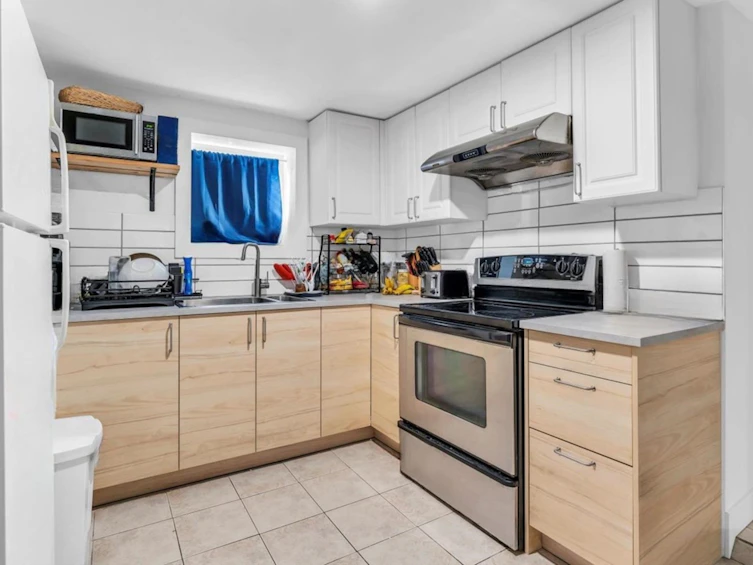 2942 E Georgia Street, Vancouver, BC, V5K 2K6 - 28