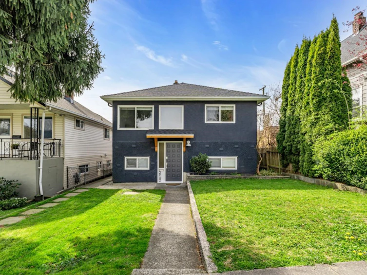 2942 E Georgia Street, Vancouver, BC, V5K 2K6