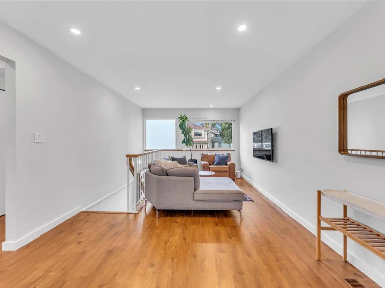 2942 E Georgia Street, Vancouver, BC, V5K 2K6 - 3