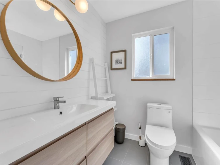 2942 E Georgia Street, Vancouver, BC, V5K 2K6 - 19