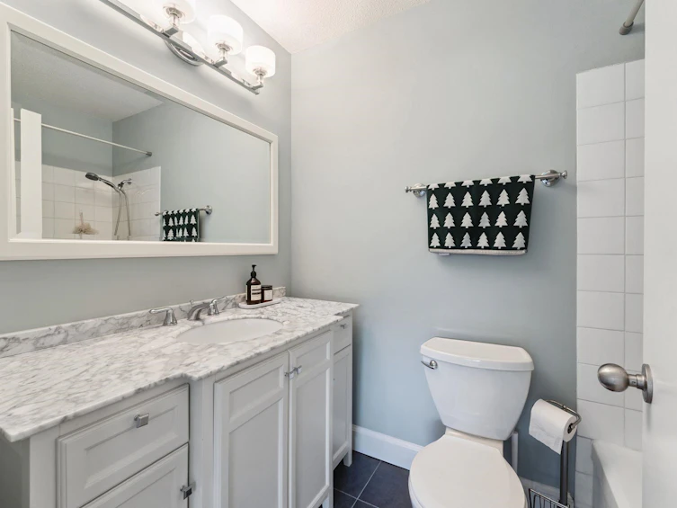3349 Mountain Highway, North Vancouver, BC, V7K 2H4 - 25