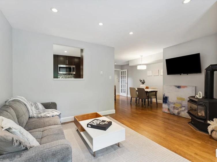 3349 Mountain Highway, North Vancouver, BC, V7K 2H4 - 9