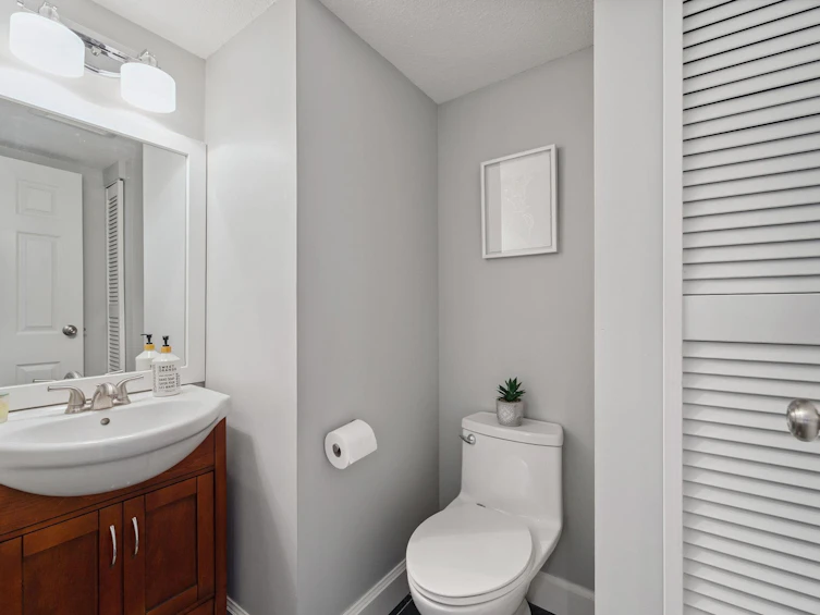 3349 Mountain Highway, North Vancouver, BC, V7K 2H4 - 27