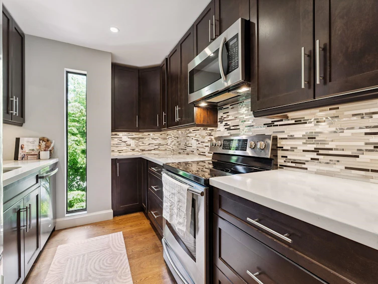3349 Mountain Highway, North Vancouver, BC, V7K 2H4 - 18