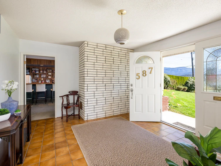 587 Beachview Drive, North Vancouver, BC, V7G 1P8 - 25
