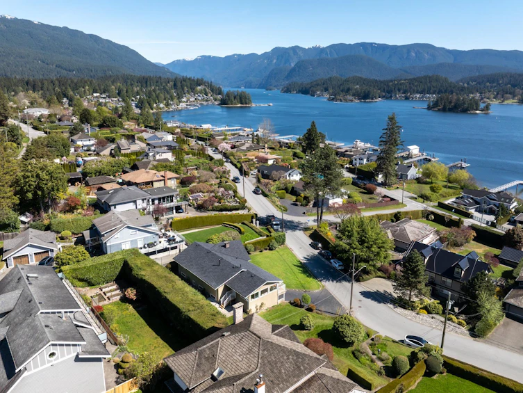 587 Beachview Drive, North Vancouver, BC, V7G 1P8 - 34