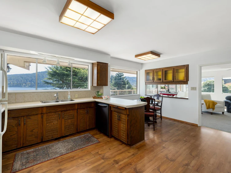 587 Beachview Drive, North Vancouver, BC, V7G 1P8 - 10