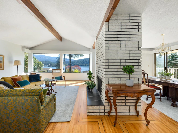 587 Beachview Drive, North Vancouver, BC, V7G 1P8 - 4