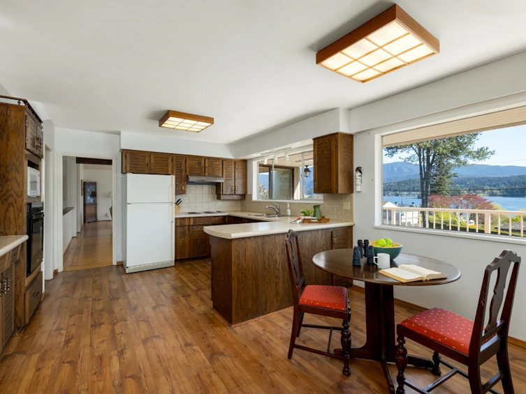 587 Beachview Drive, North Vancouver, BC, V7G 1P8 - 8