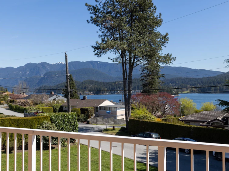 587 Beachview Drive, North Vancouver, BC, V7G 1P8 - 20