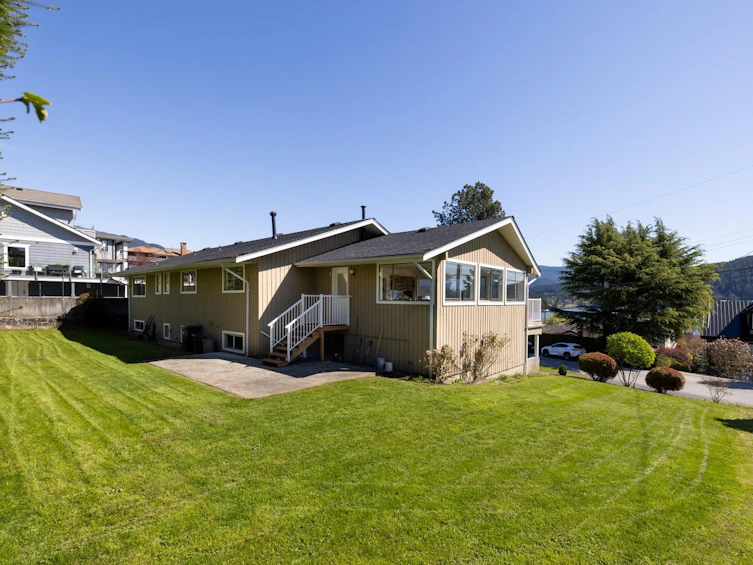 587 Beachview Drive, North Vancouver, BC, V7G 1P8 - 30