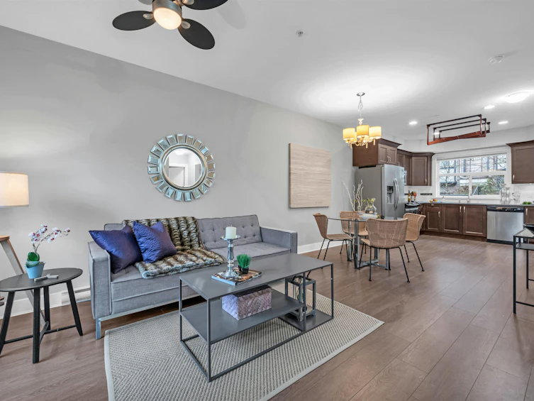 202-828 Royal Avenue, New Westminster, BC, V3M 1J9 - 2