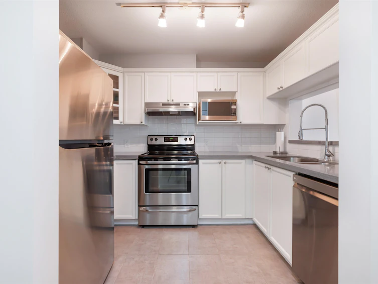 330-5500 Andrews Road, Richmond, BC, V7E 6M9 - 4