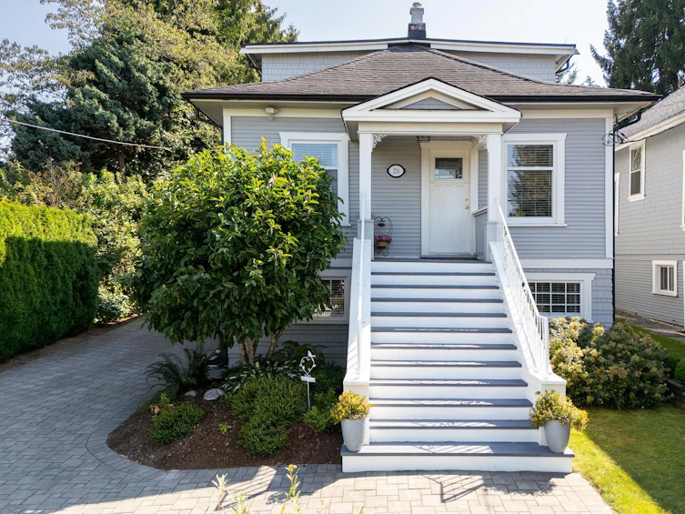 234 Eighth Avenue, New Westminster, BC, V3L 1Y2