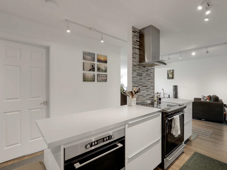 503-250 W 1st Street, North Vancouver, BC, V7M 1B4 - 4