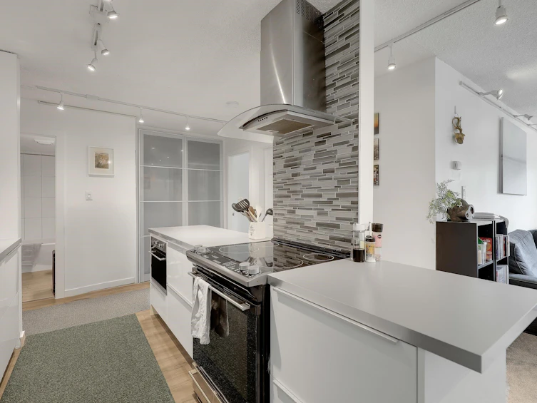 503-250 W 1st Street, North Vancouver, BC, V7M 1B4 - 3