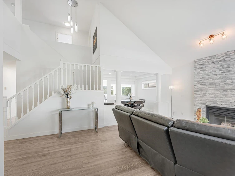 1668 Plateau Crescent, Coquitlam, BC, V3E 3B3 - 3
