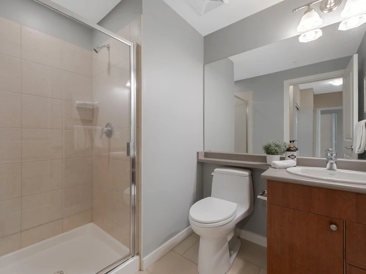 2203-15 E Royal Avenue, New Westminster, BC, V3L 0A9 - 22