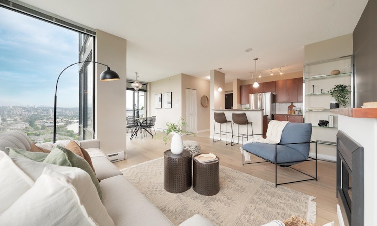 2203-15 E Royal Avenue