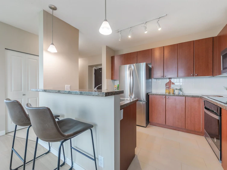 2203-15 E Royal Avenue, New Westminster, BC, V3L 0A9 - 6
