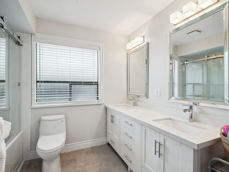 7347 Queenston Court, Burnaby, BC, V5A 3M5 - 14