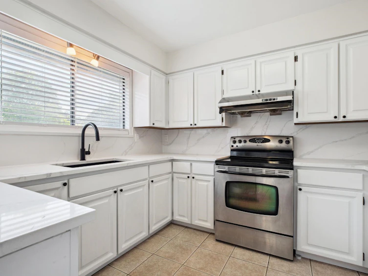 7347 Queenston Court, Burnaby, BC, V5A 3M5 - 3