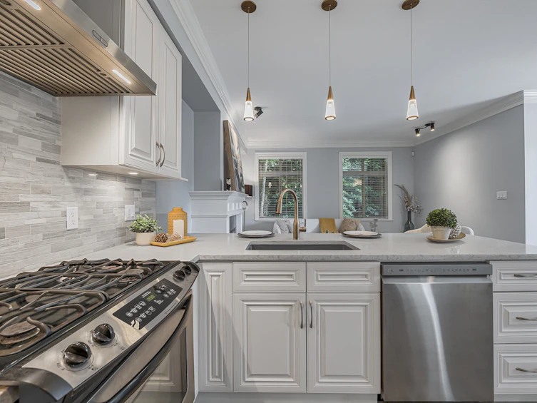 5-9600 No. 3 Road, Richmond, BC, V7A 1W3 - 11