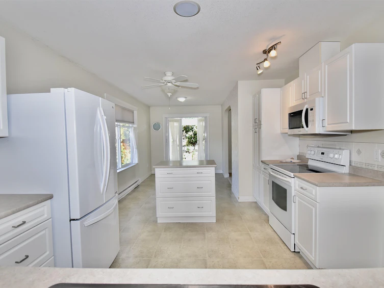 6346 Williams Place, Sechelt, BC, V7Z 0M6 - 9