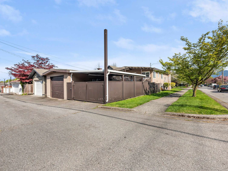 1425 Slocan Street, Vancouver, BC, V5K 4X5 - 31