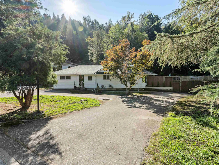 45942 Sleepy Hollow Road, Cultus Lake, BC, V2R 5A8 - 5