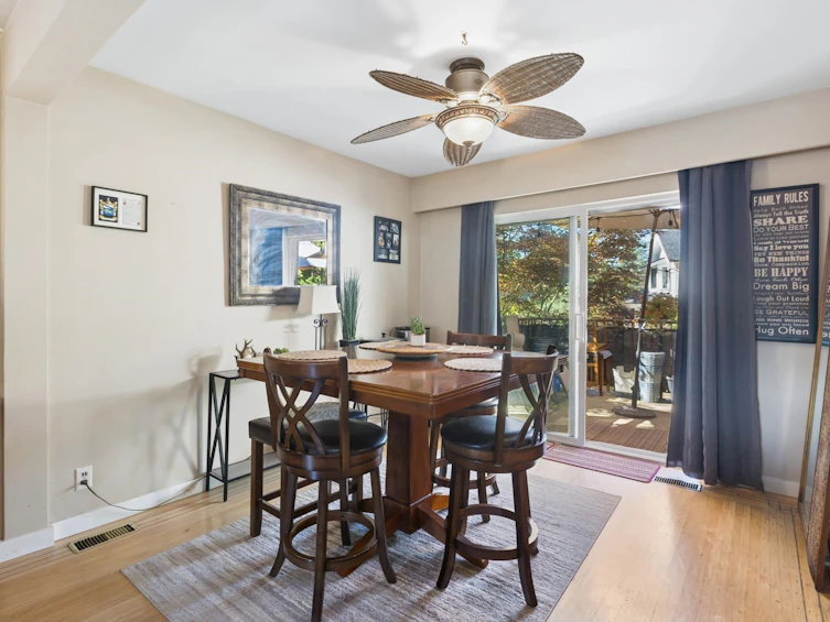 4379 Capilano Road, North Vancouver, BC, V7R 4J8 - 7