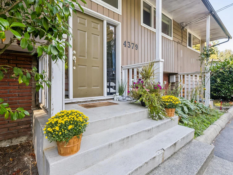 4379 Capilano Road, North Vancouver, BC, V7R 4J8 - 35