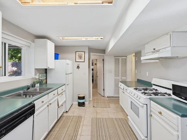 4379 Capilano Road, North Vancouver, BC, V7R 4J8 - 21