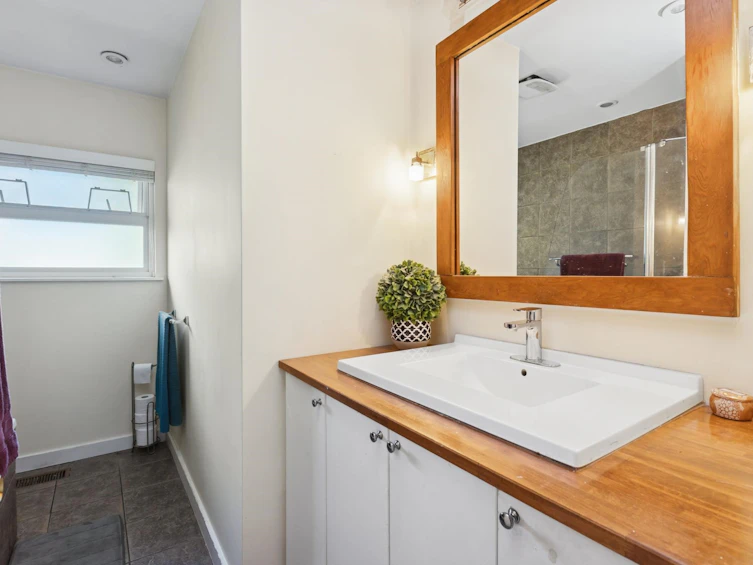 4379 Capilano Road, North Vancouver, BC, V7R 4J8 - 16