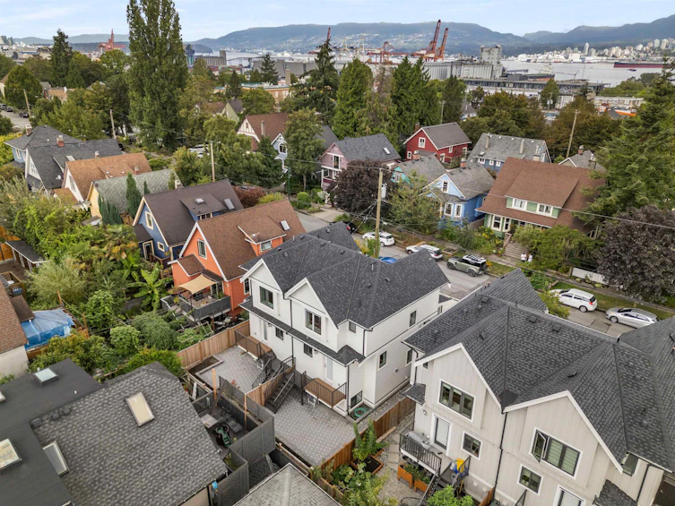 2052 Ferndale Street, Vancouver, BC, V5L 1Y1 - 39