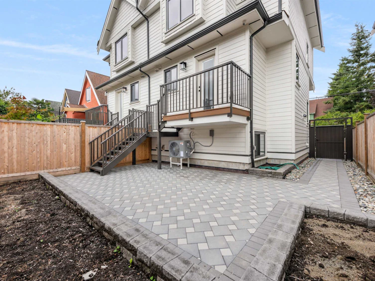 2052 Ferndale Street, Vancouver, BC, V5L 1Y1 - 36