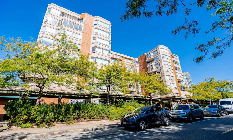 502-15111 Russell Avenue