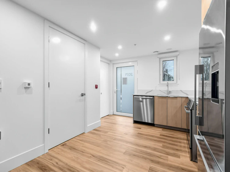 2071 E 1st Avenue, Vancouver, BC, V5N 1B6 - 7