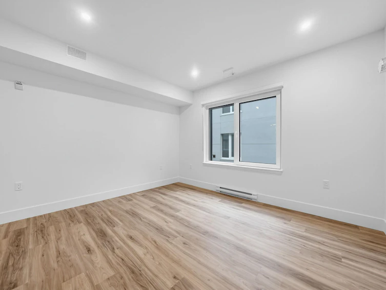 2071 E 1st Avenue, Vancouver, BC, V5N 1B6 - 12