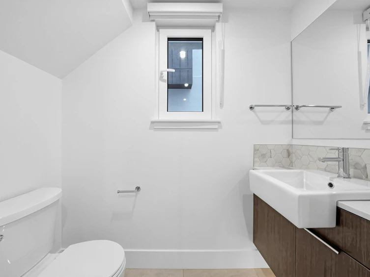 2071 E 1st Avenue, Vancouver, BC, V5N 1B6 - 29