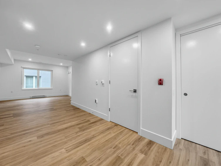 2071 E 1st Avenue, Vancouver, BC, V5N 1B6 - 17