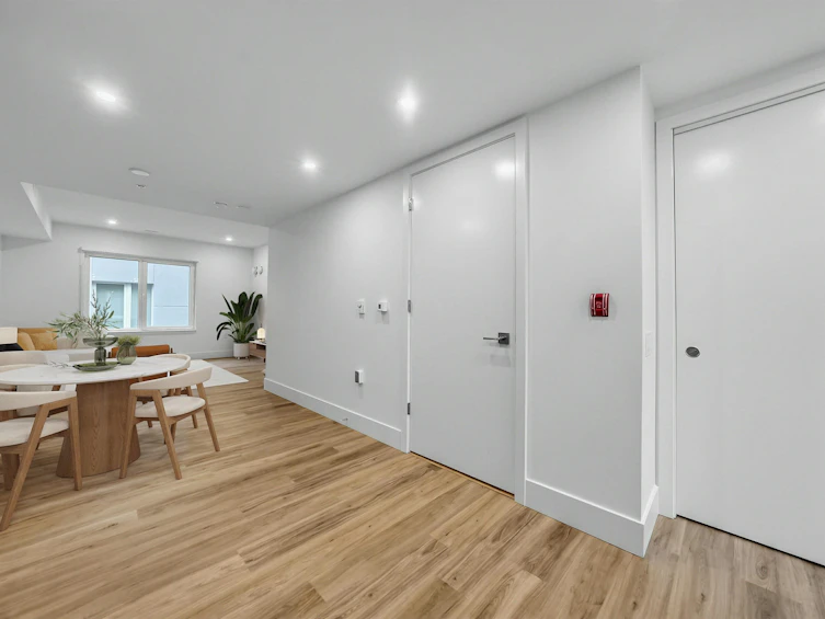 2071 E 1st Avenue, Vancouver, BC, V5N 1B6 - 16