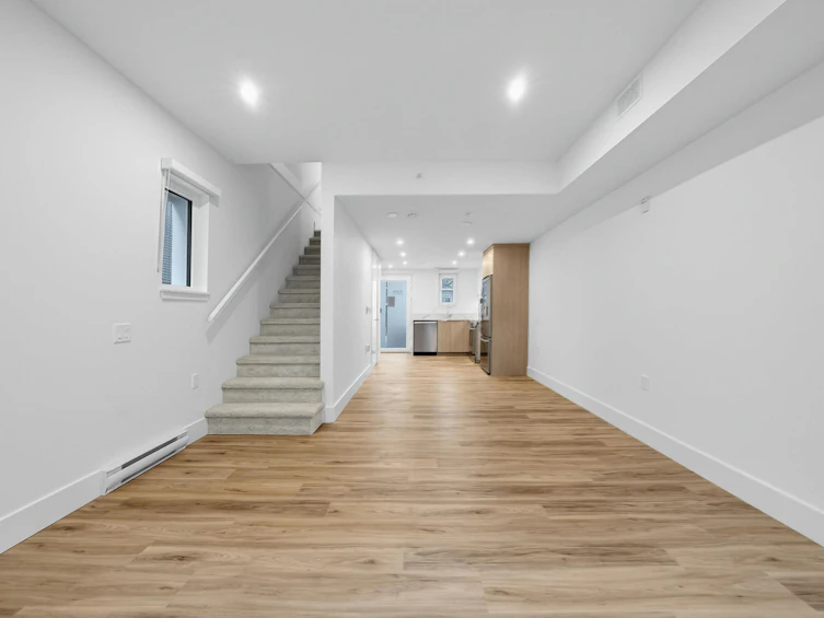 2071 E 1st Avenue, Vancouver, BC, V5N 1B6 - 13