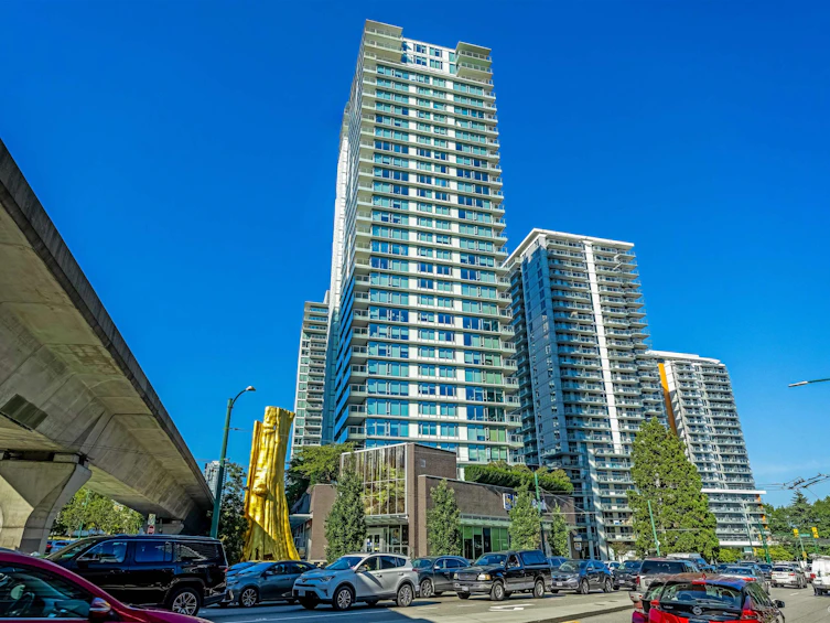 2801-8131 Nunavut Lane, Vancouver, BC, V5X 0E2 - 2
