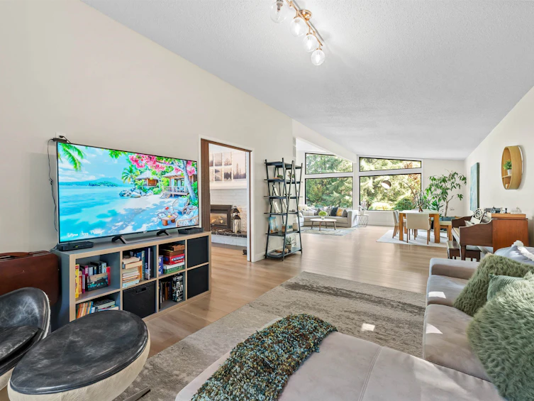 8 Halss Crescent, Vancouver, BC, V6N 3N2 - 3